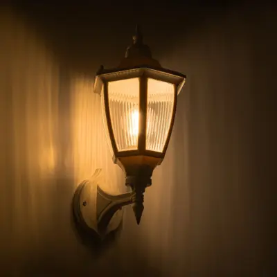 LEDTM® ENGLAND 202-0012 Vintage Επιτοίχιο Φωτιστικό Φαναράκι Μονόφωτο 1 x E27 IP44 Λευκό Πλαστικό - Μ20 x Π20 x Υ30cm - Image 3