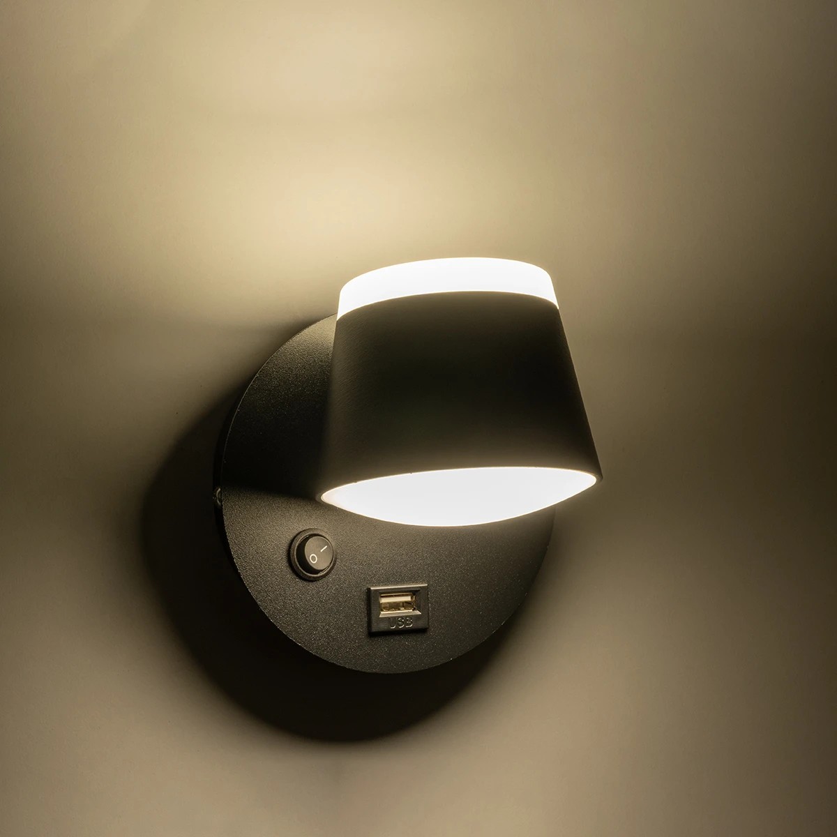 LEDTM® REGENCY 61373 Μοντέρνο Φωτιστικό Τοίχου - Απλίκα Ξενοδοχείου Reading Light με Φορτιστή USB 3A LED 8W 920lm 120° AC 220-240V IP20 Φυσικό Λευκό 4500K - Bridgelux SMD Chip & TÜV SÜD Driver - Μαύρο Ματ - Μ12 x Π12 x Υ13cm - 3 Χρόνια Εγγύηση - Image 6