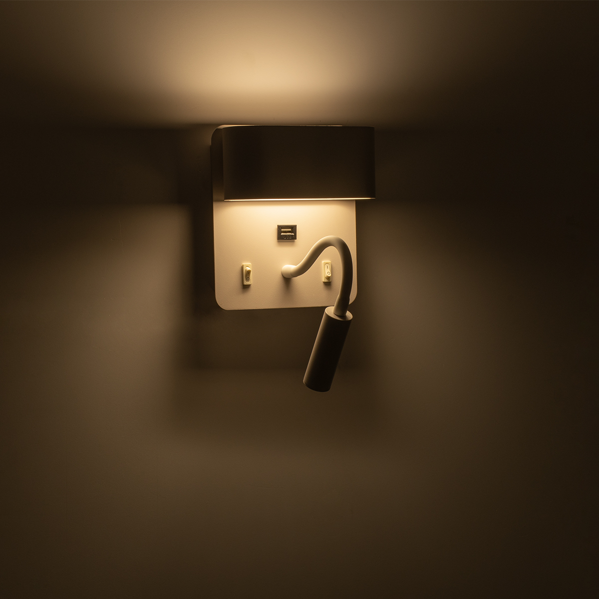 LEDTM® IBIS 61368 Μοντέρνο Φωτιστικό Τοίχου - Απλίκα Ξενοδοχείου Reading Light με Φορτιστή USB 3A LED 10W 1100lm 36° & 360° AC 220-240V IP20 Φυσικό Λευκό 4500K - Bridgelux COB Chip & TÜV SÜD Driver - Λευκό Ματ - Μ10 x Π6.1 x Υ18cm - 3 Χρόνια Εγγύηση - Image 12