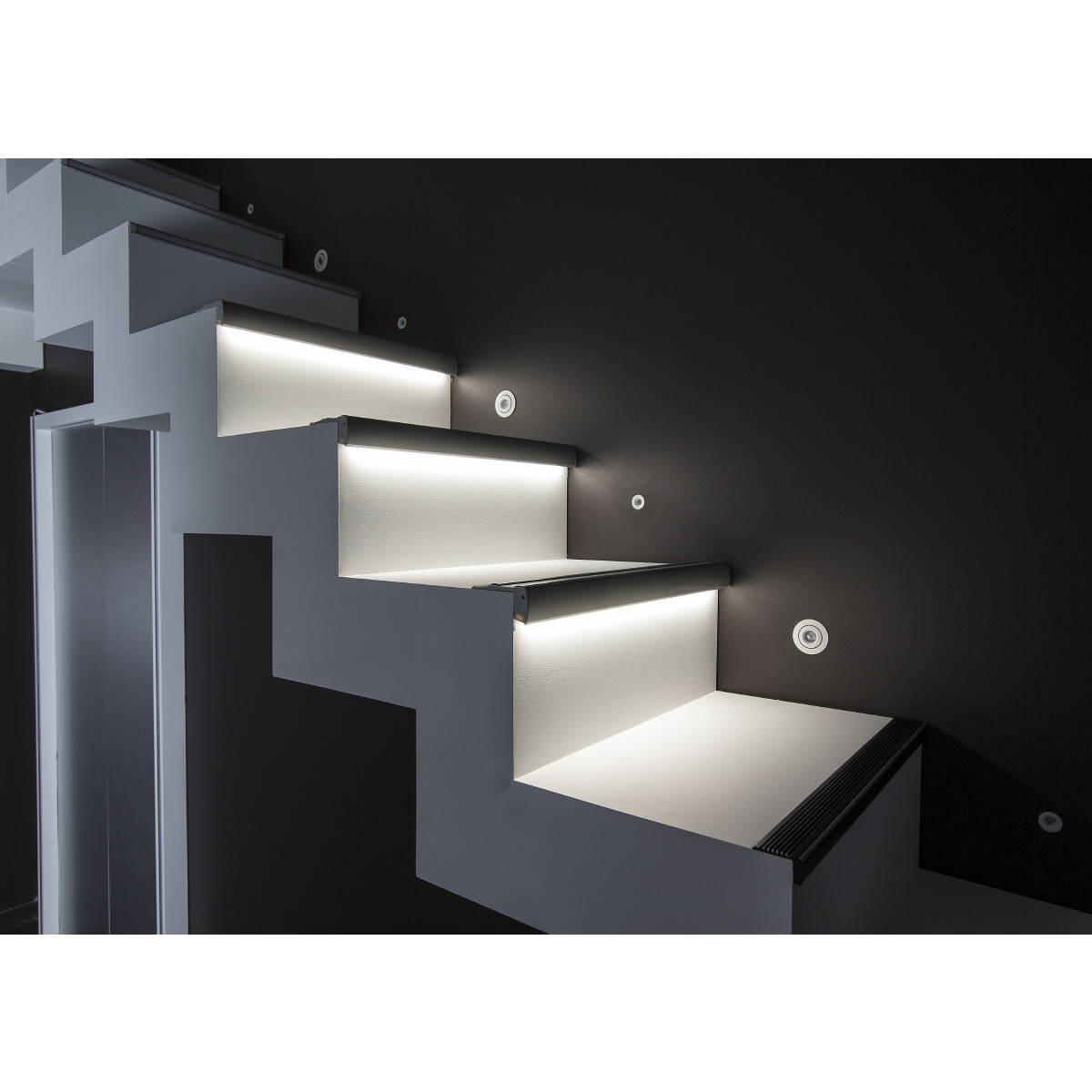LEDTM® STAIR-PROFILE 70843-3M Προφίλ Αλουμινίου - Βάση & Ψύκτρα Ταινίας LED με Μαύρο Φιμέ Κάλυμμα - Χρήση σε Σκαλοπάτια - Πατητό Κάλυμμα - Μαύρο - 3 Μέτρα - Μ300 x Π8 x Υ3.2cm - Image 8